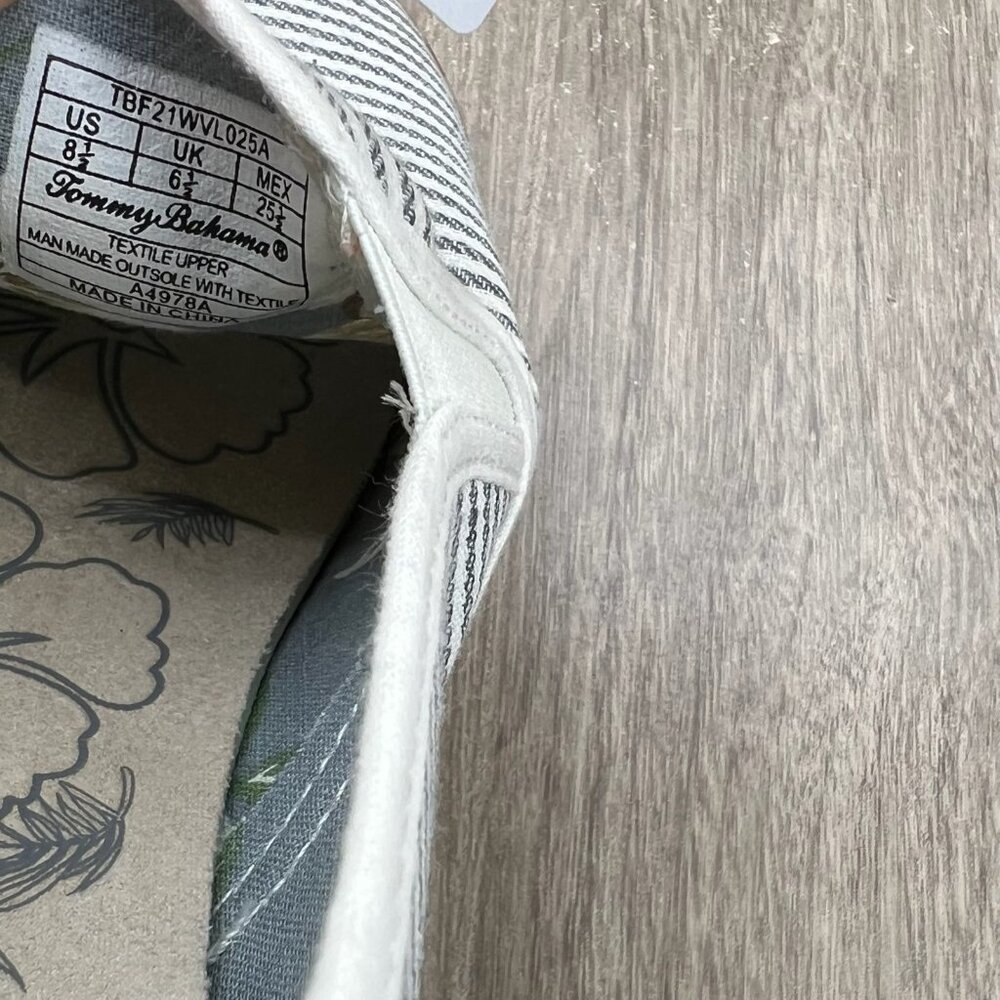 Tommy Bahama Striped Canvas Slip On Sneakers Womens 8.5 Flat Low Top White Gray - Picture 14 of 14
